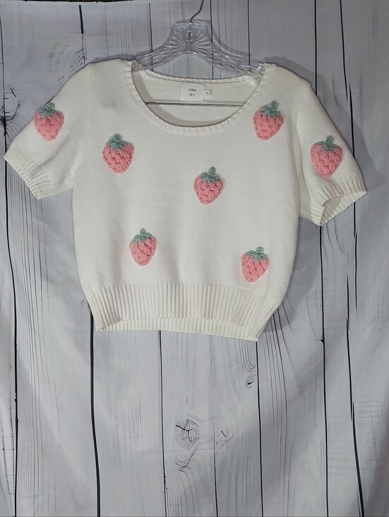 Luna Ivy Tops - Luna Ivy Knitted Coquette Crop Top With 3D Textured Strawberry Appliques